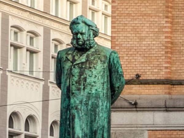 ibsen statue 76